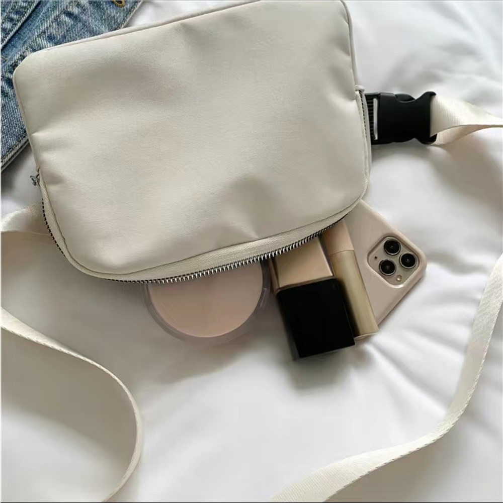 Waist Bag/ Shoulder Bag / Messenger Bag - Picture 5 of 8